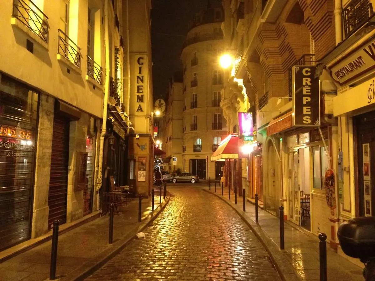 Daire Bernardo 42 Galande Paris